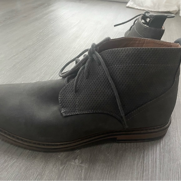 Mens Steve Madden short dress boots, grey, size: 10, great gently worn condition - Picture 8 of 9